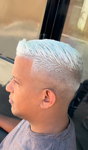 Diseño de color y platinado en Zane Barber Studio