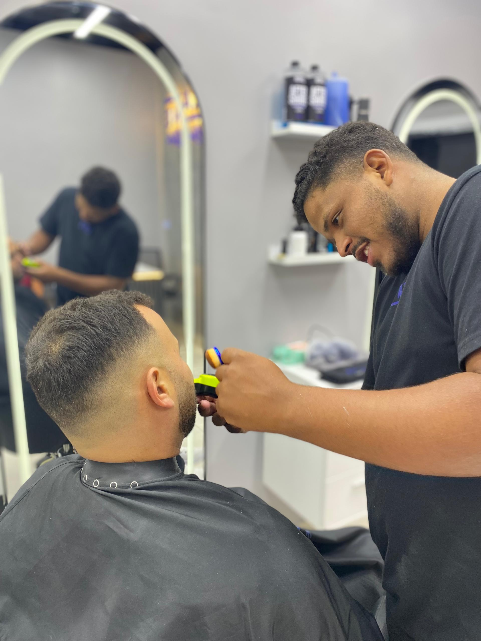 Perfilado y ritual de barba en Zane Barber Studio